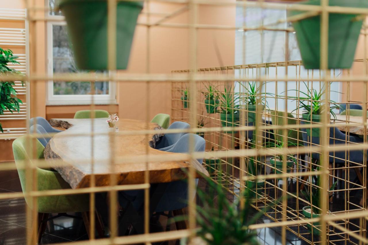 Hotel Castle ラシュタット エクステリア 写真