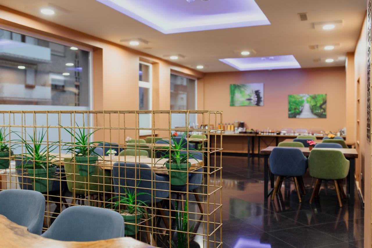 Hotel Castle ラシュタット エクステリア 写真