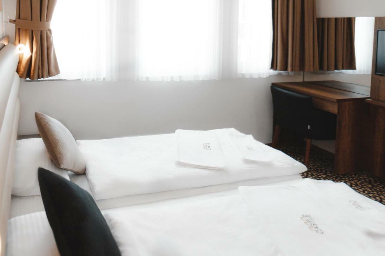 Hotel Castle ラシュタット エクステリア 写真