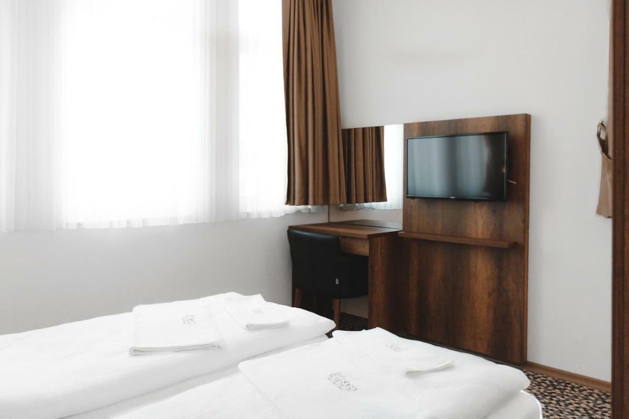 Hotel Castle ラシュタット エクステリア 写真