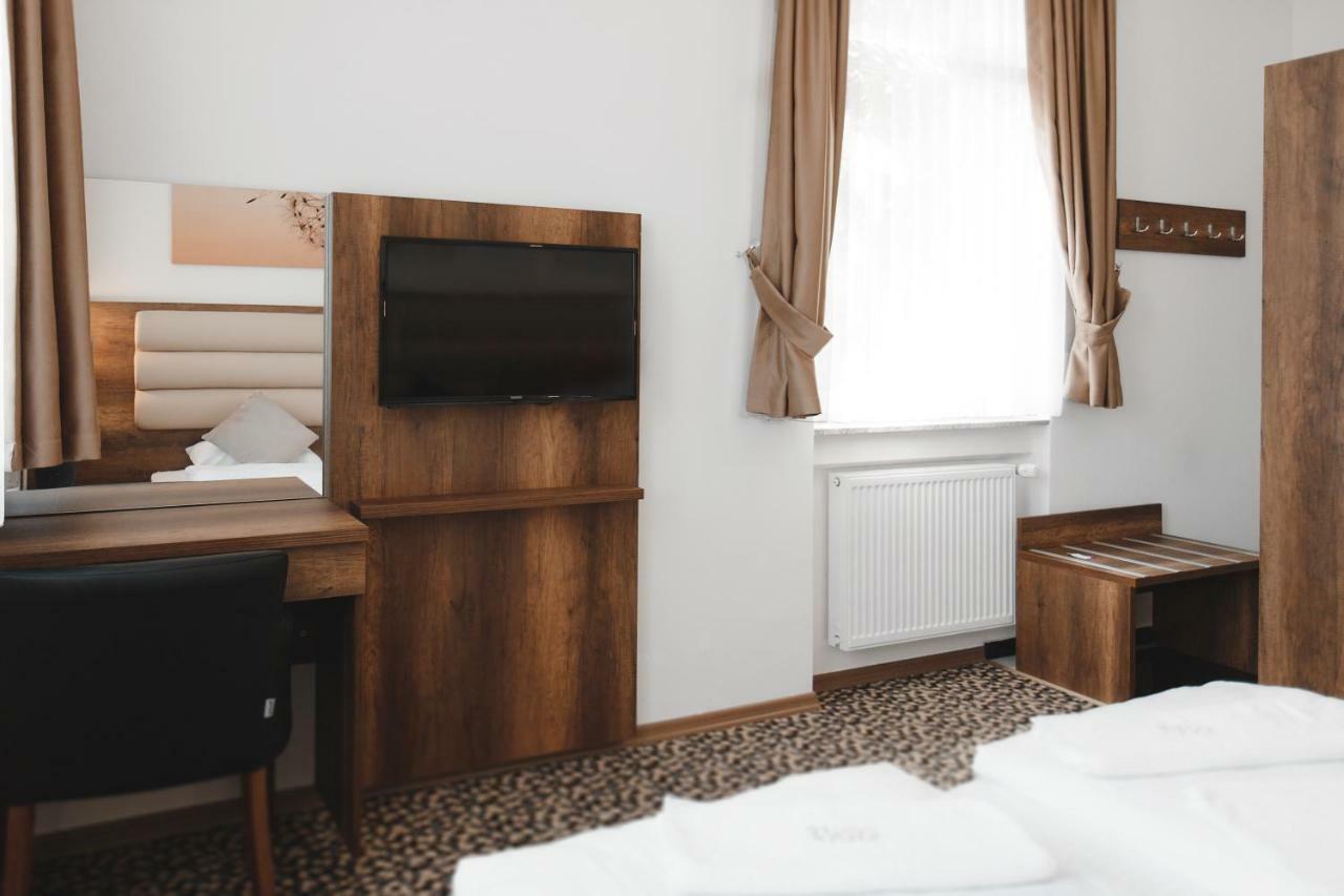 Hotel Castle ラシュタット エクステリア 写真