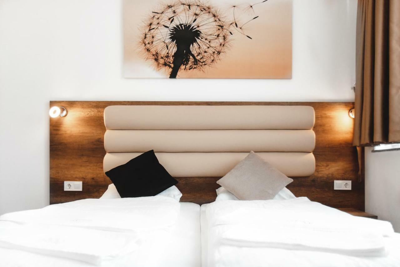 Hotel Castle ラシュタット エクステリア 写真