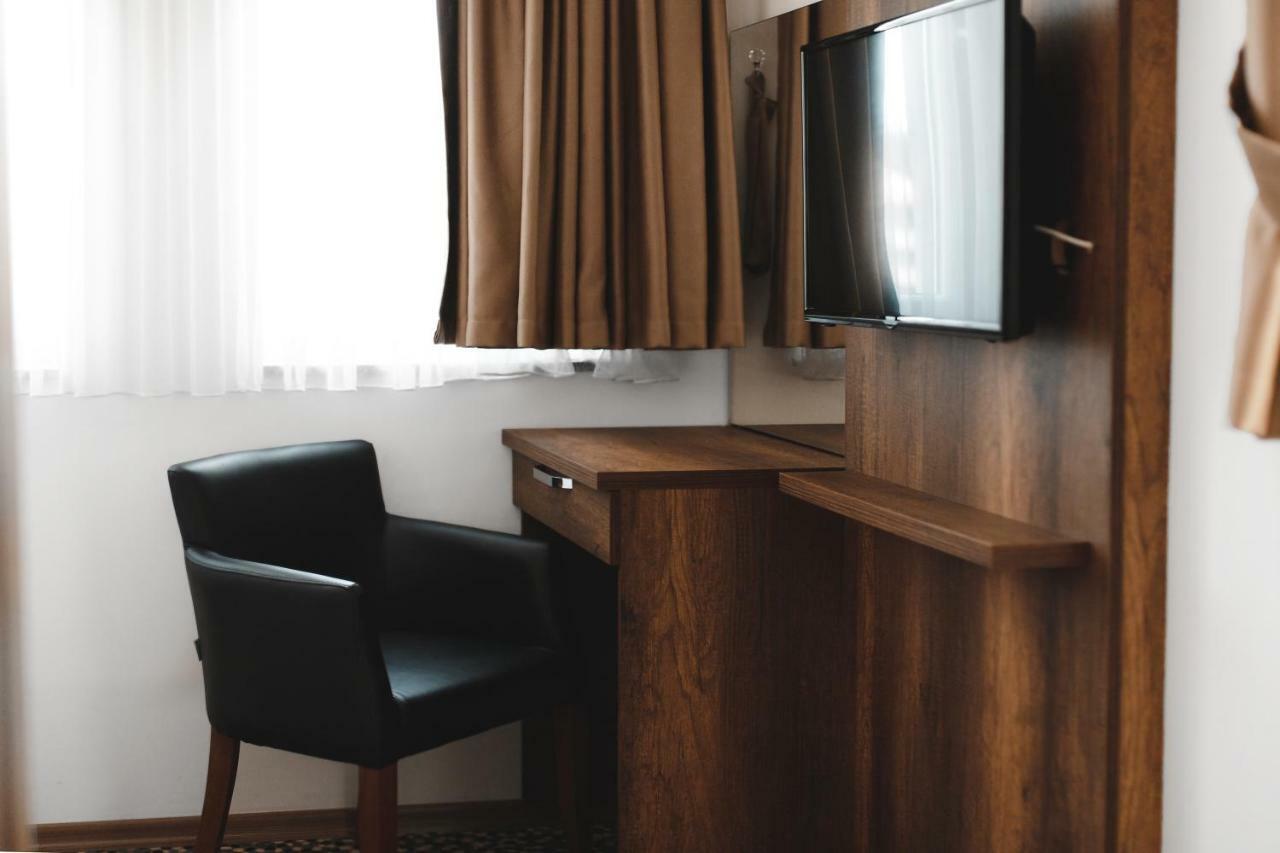 Hotel Castle ラシュタット エクステリア 写真